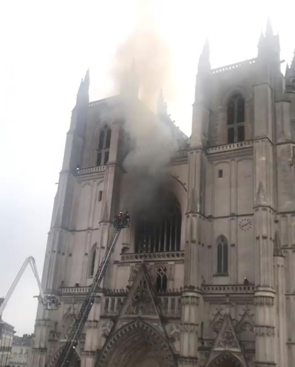 Airfeu incendio catedral nantes reflexion medidas seguridad contra incendios templos historicos